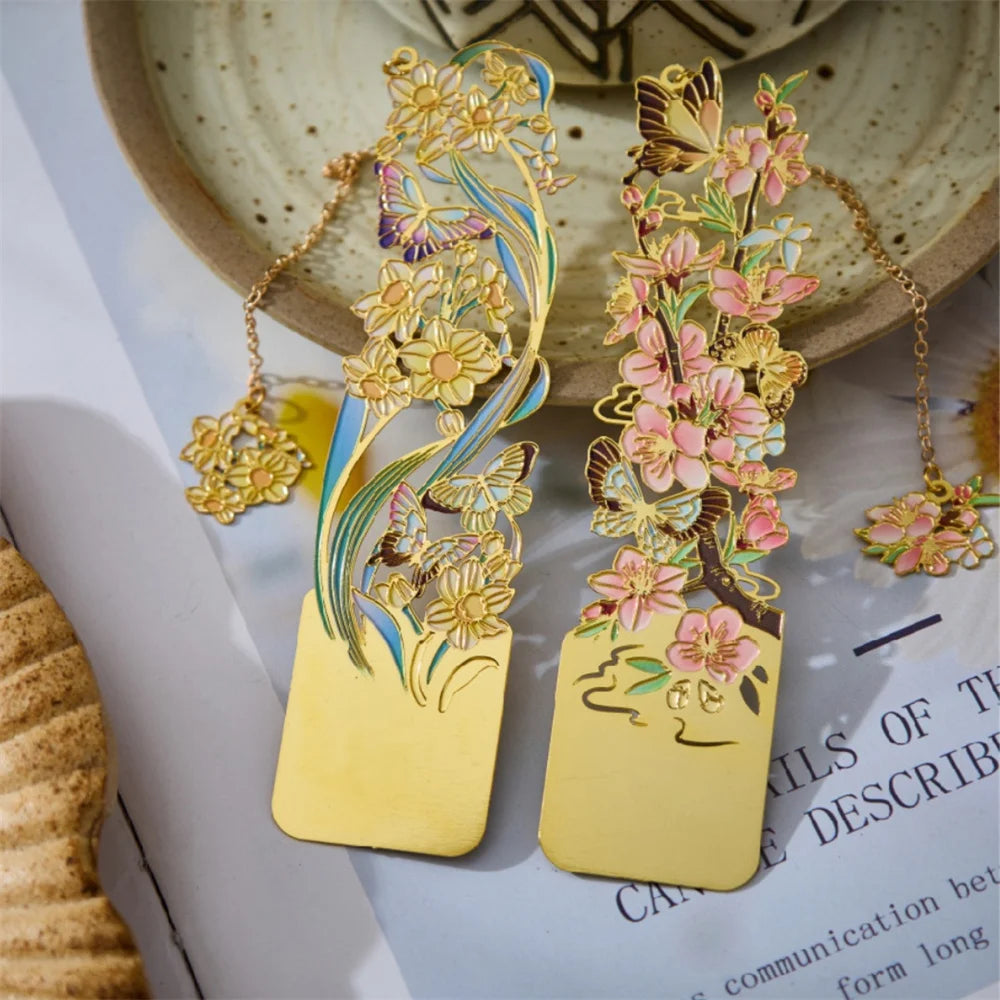 Retro Chinese Metal Hollow Bookmark – Elegant Book Clip for Readers