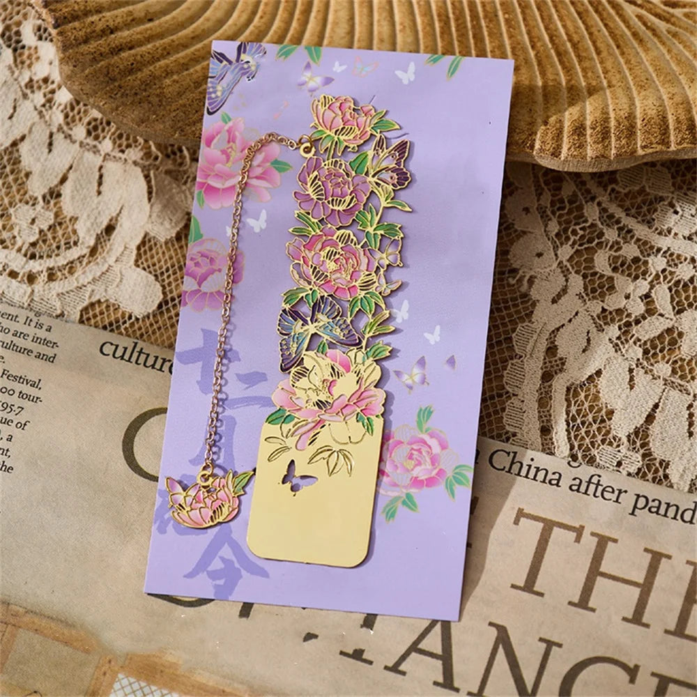Retro Chinese Metal Hollow Bookmark – Elegant Book Clip for Readers